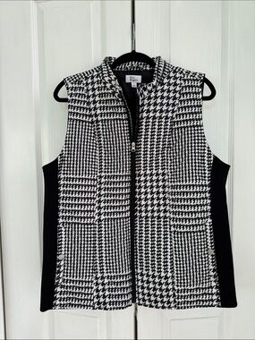 Kim Rogers Black and White Houndstooth Zip Vest
